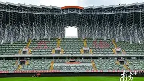 《法甲豪门巴黎欲在冬窗加码防线，迪奥曼德与阿劳若成引援焦点！》